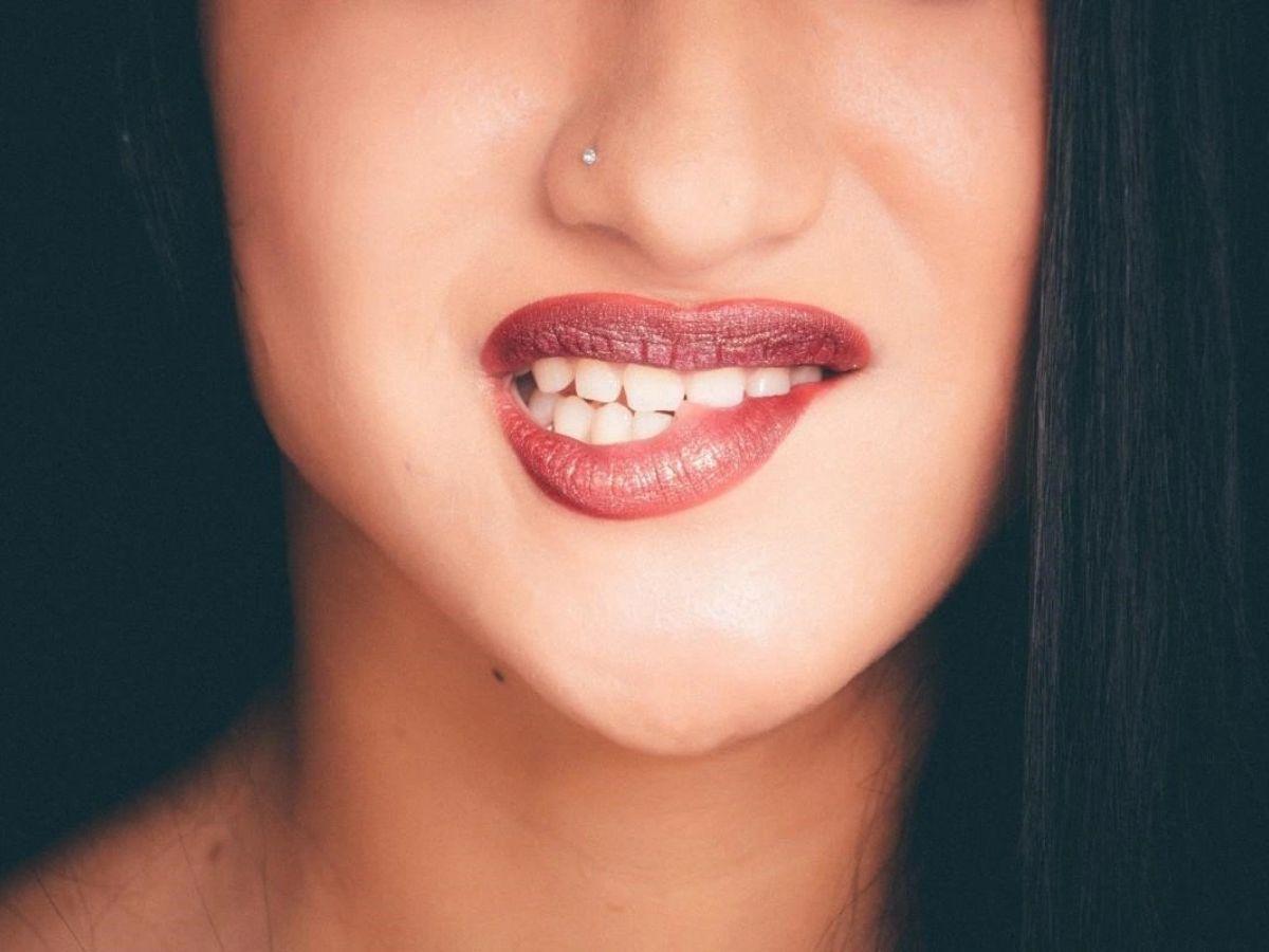 Thói quen xấu gây hại cho môi