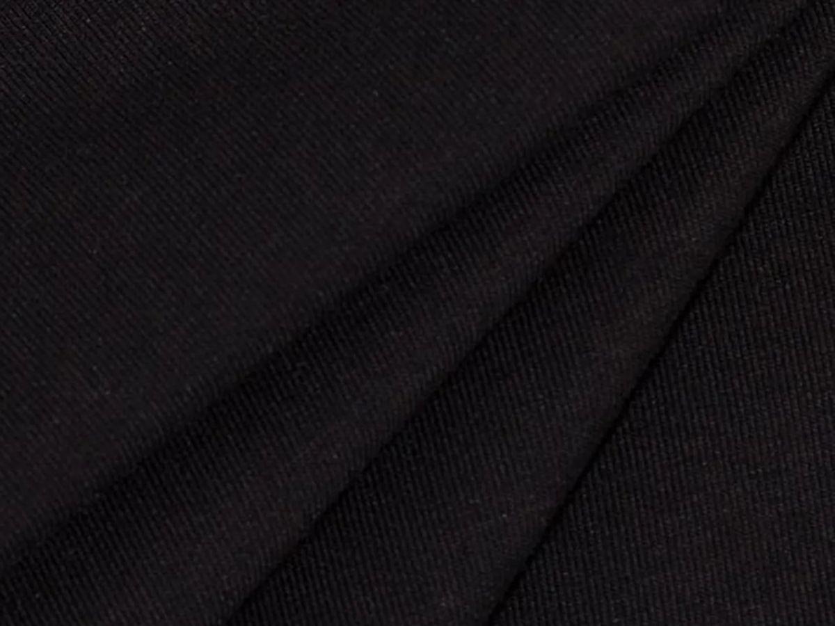 Áo giữ nhiệt có cấu trúc vải đặc biệt, giúp tăng khả năng giữ ấm cho cơ thể