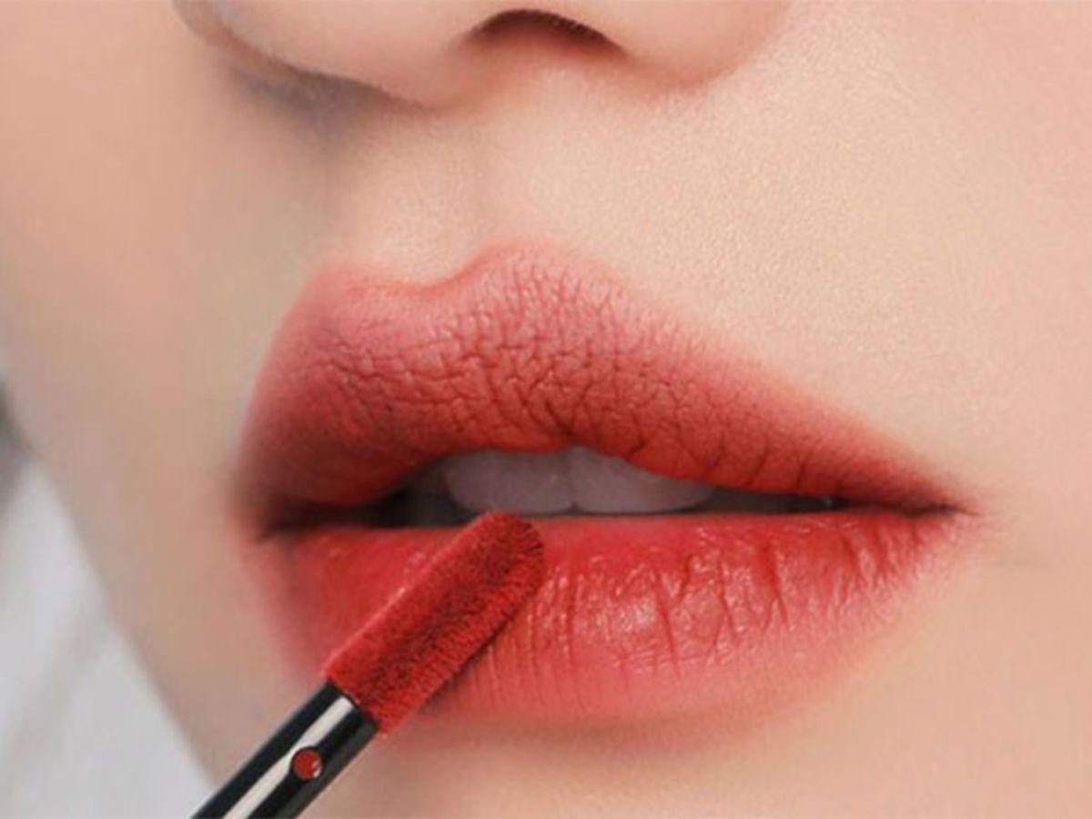 Kiểu đánh son lòng môi mang lại vẻ trẻ trung, tự nhiên