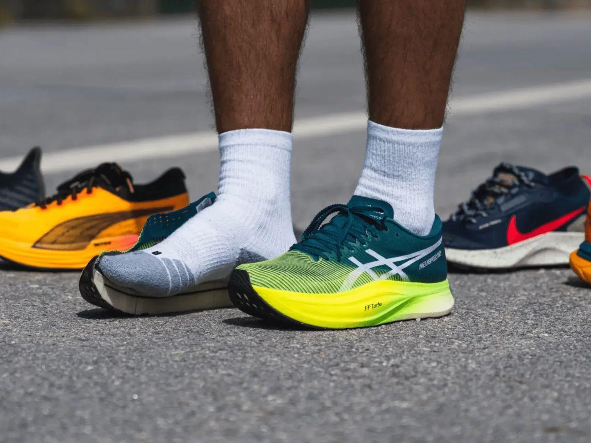 Vì Sao Không Thể Cứ Thế Vác Giày Chạy Bộ Hay Tennis Ra Sân Pickleball?