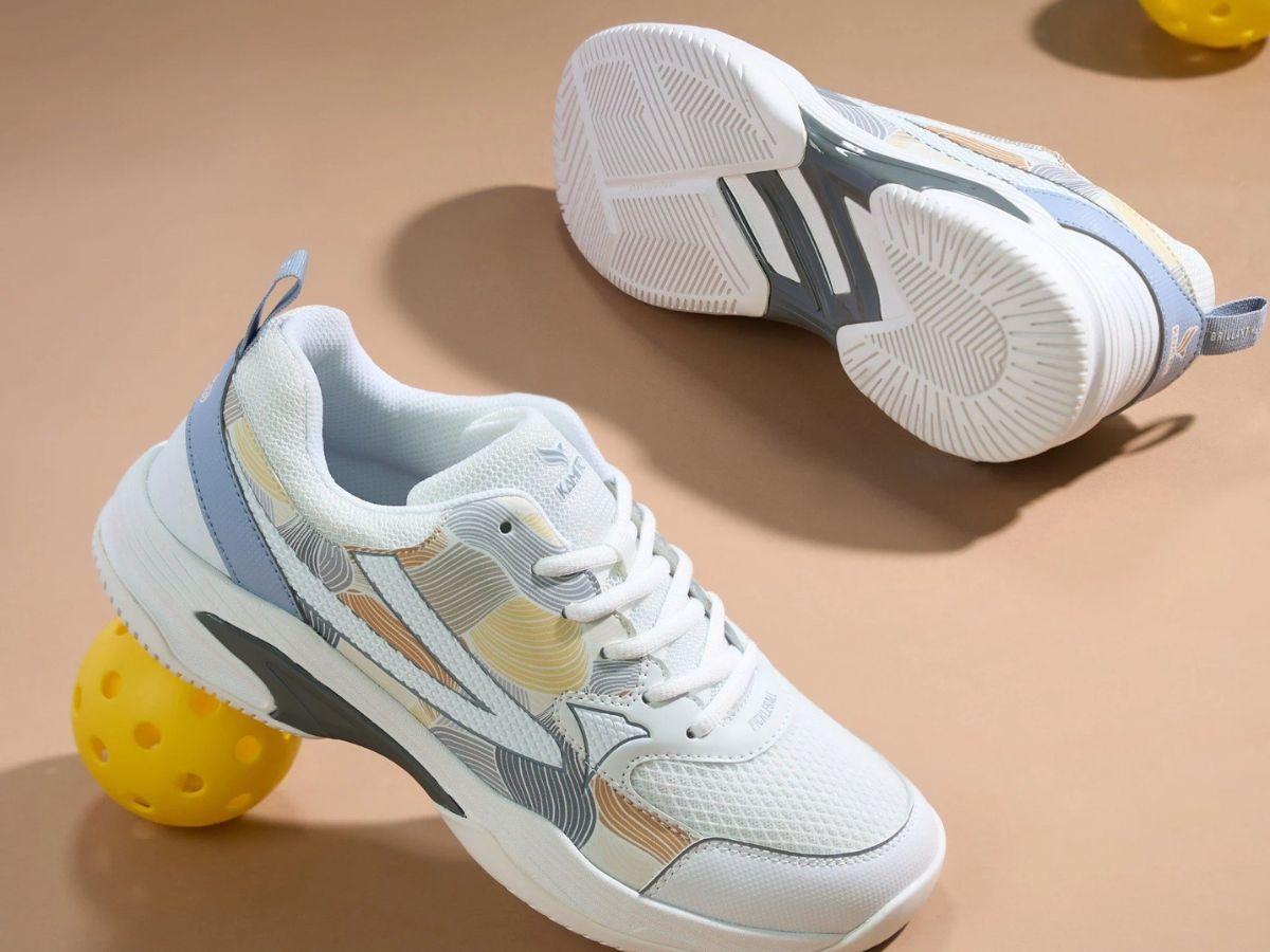 Đế giày và độ bám sân là yếu tố quan trọng hàng đầu