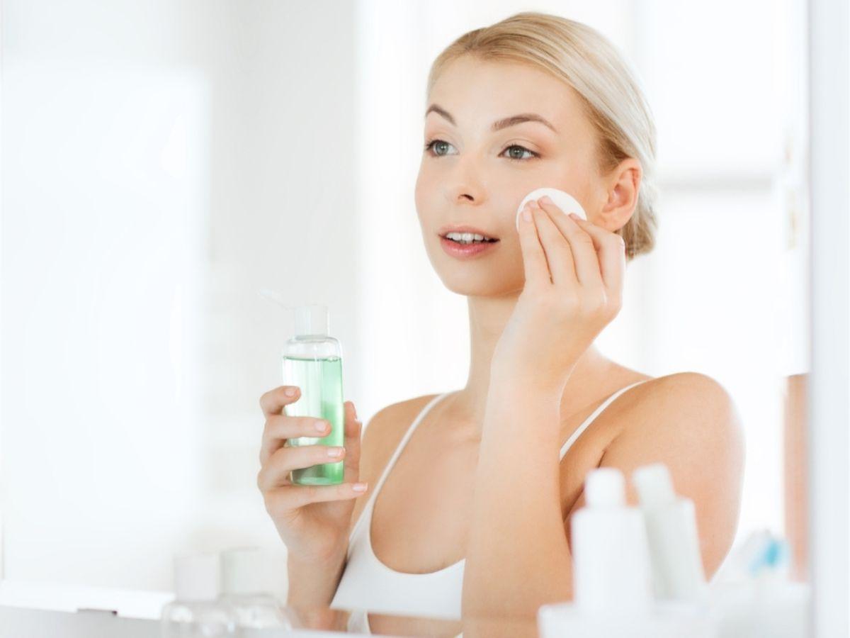 Tập trung chăm sóc da đúng cách và giữ tinh thần lạc quan