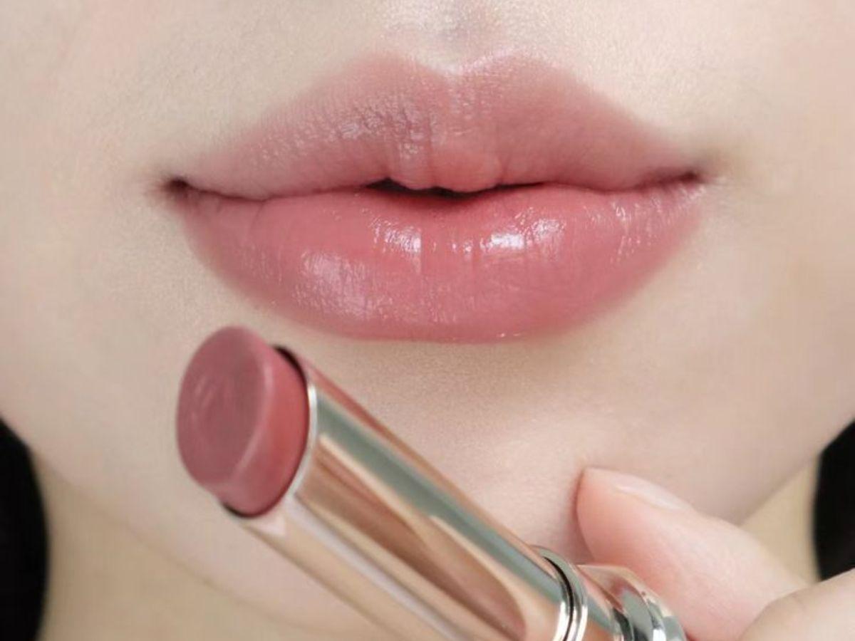 Để đảm bảo son lên môi đẹp, tự nhiên, hãy áp dụng các mẹo nhỏ