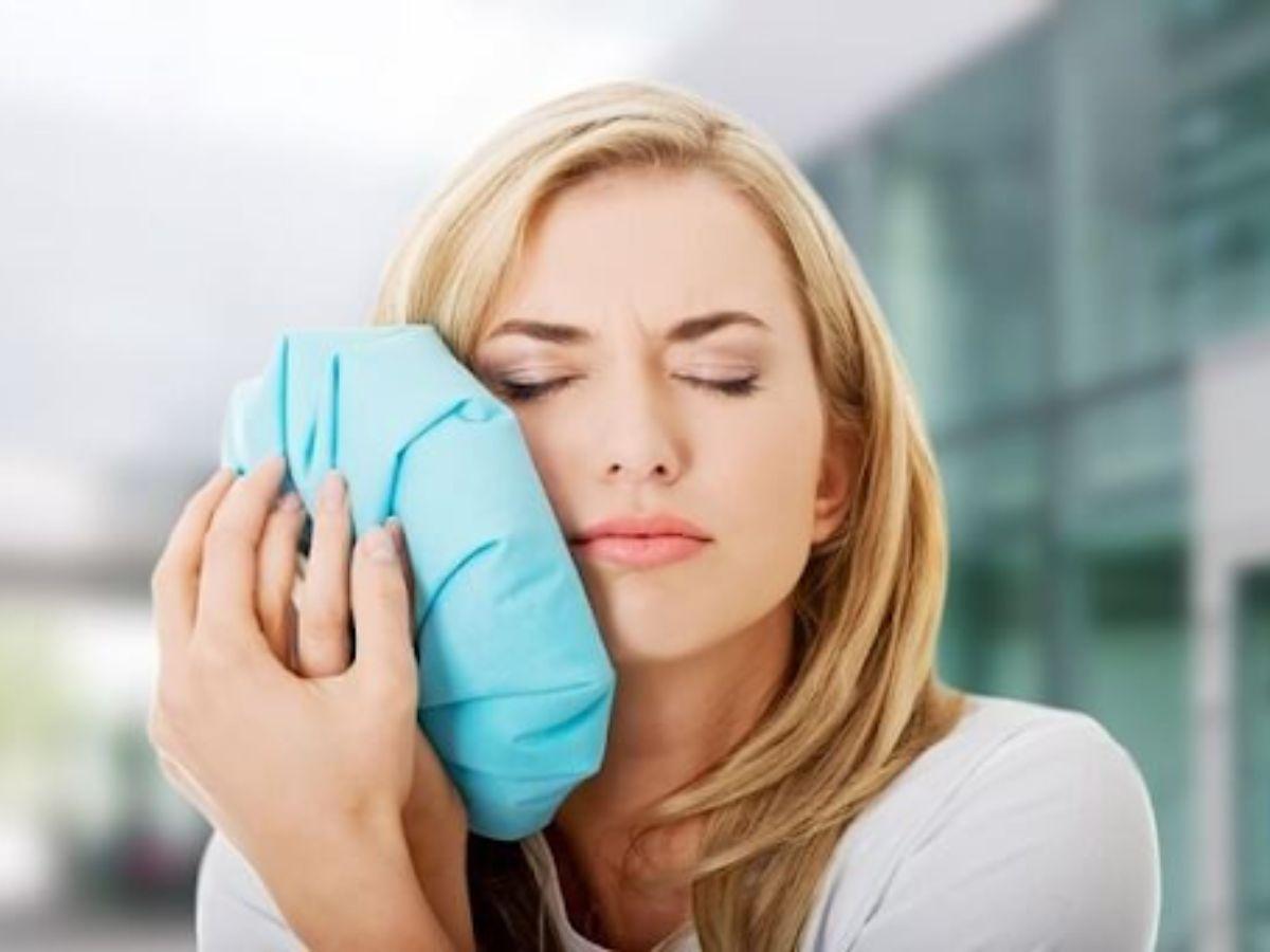 Chườm đá lạnh giảm sưng đỏ mụn viêm