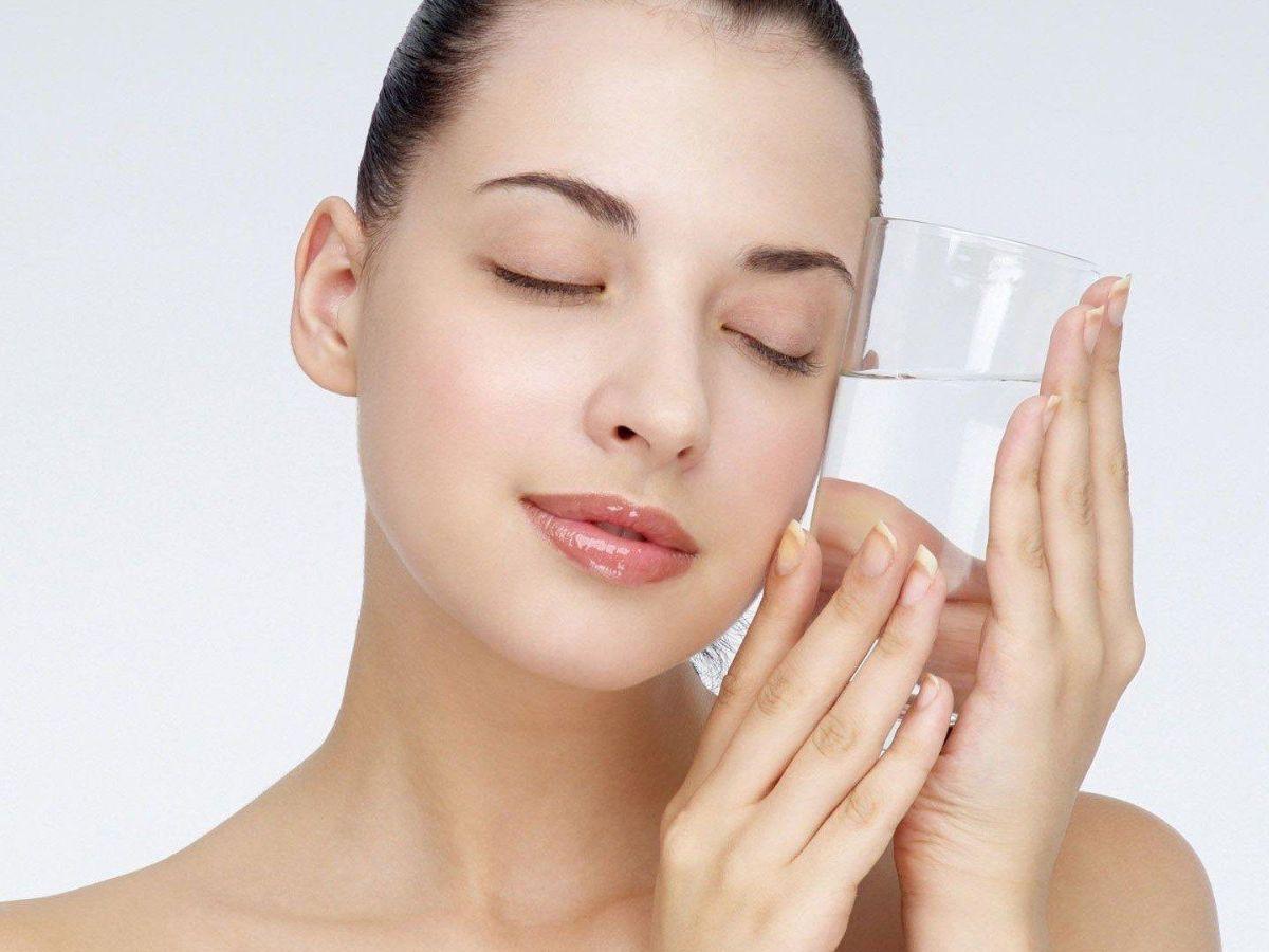 Cấp ẩm cho môi từ bên trong
