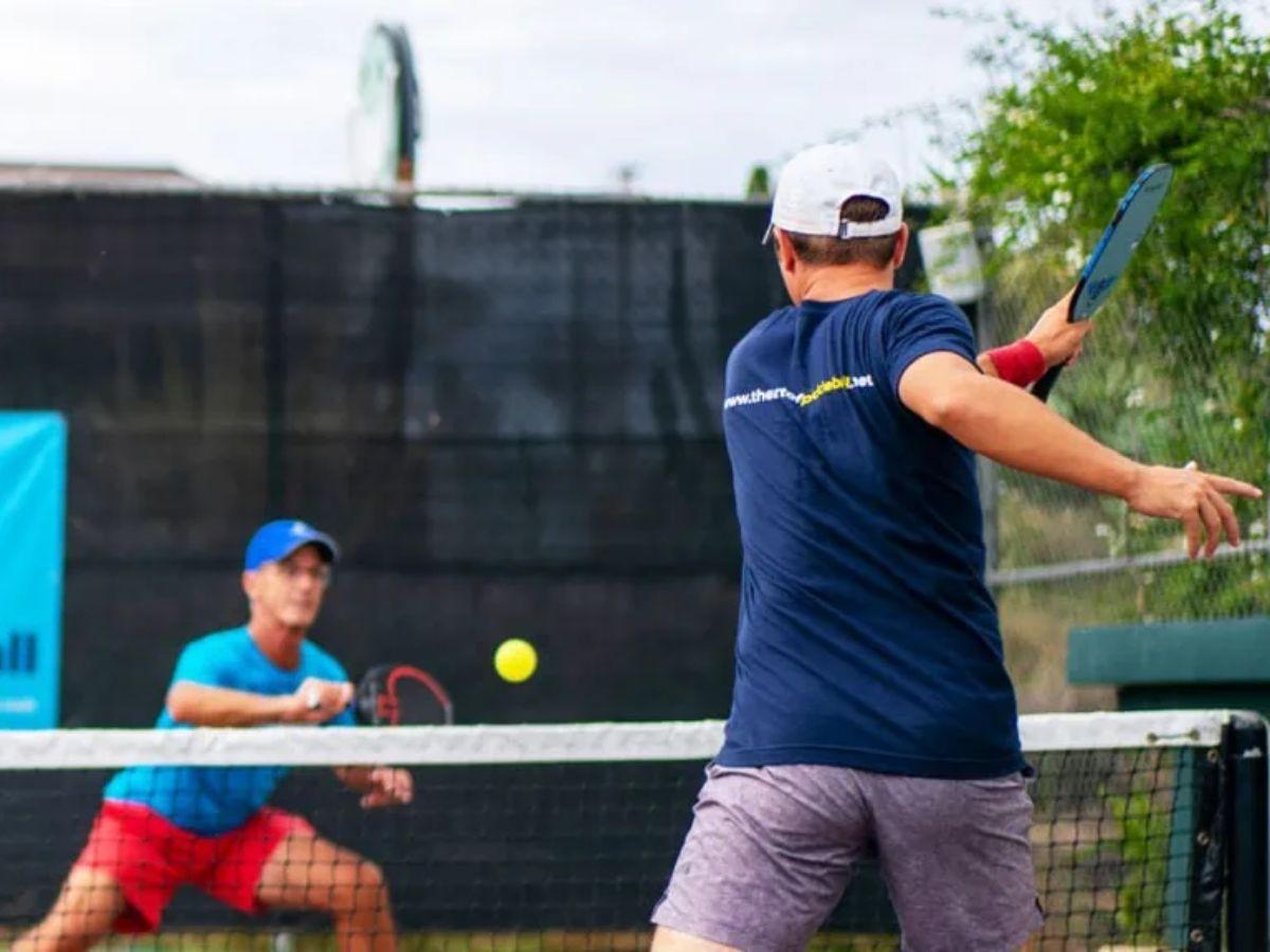  Một cú phát bóng xoáy hiểm hóc có thể buộc đối thủ trả bóng yếu