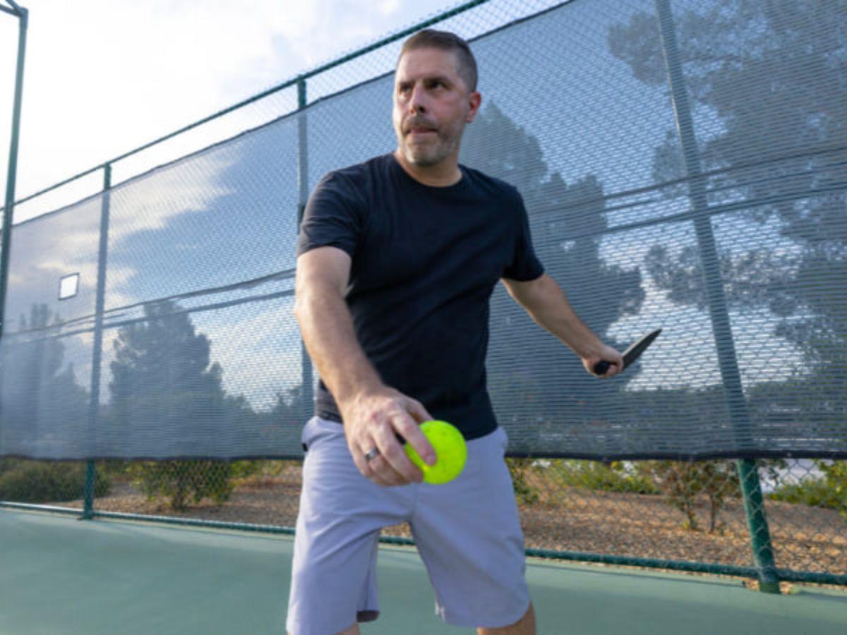 Giao Bóng Trái Luật