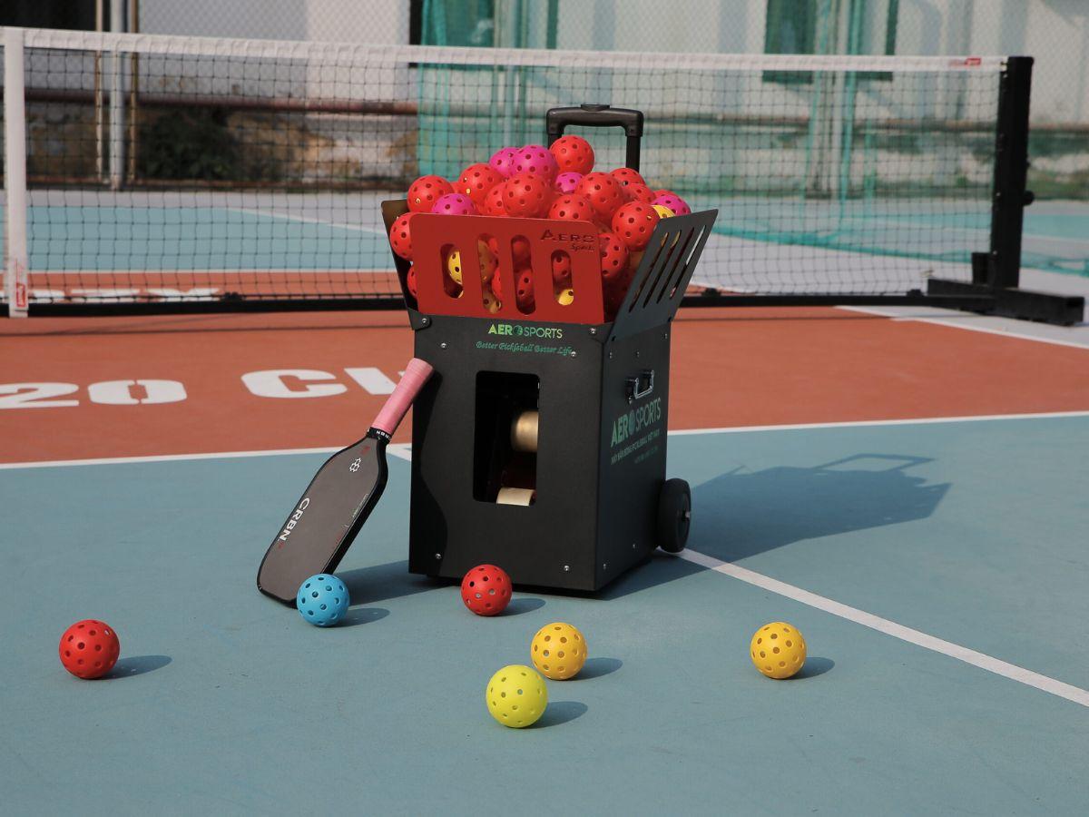 Bóng Pickleball trong nhà và ngoài trời có thiết kế và đặc điểm khác nhau