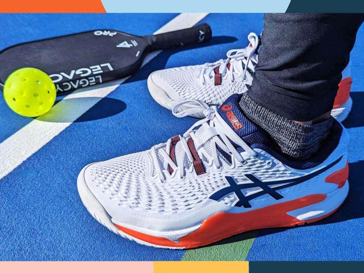 Một đôi giày phù hợp cho Pickleball sẽ giúp bạn tăng độ bám sân