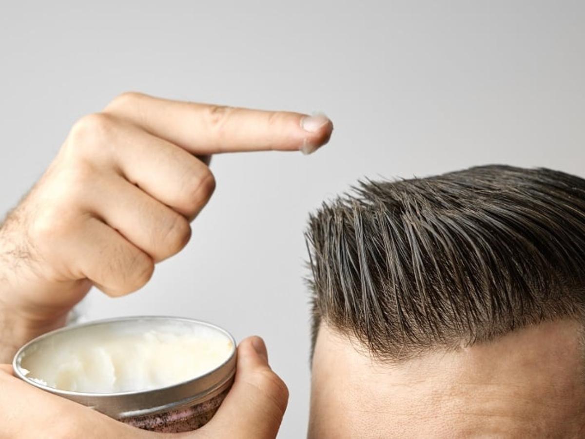 Kỹ thuật lấy sáp và dùng ngón tay hoặc lược để uốn phần mái thành hình dấu phẩy