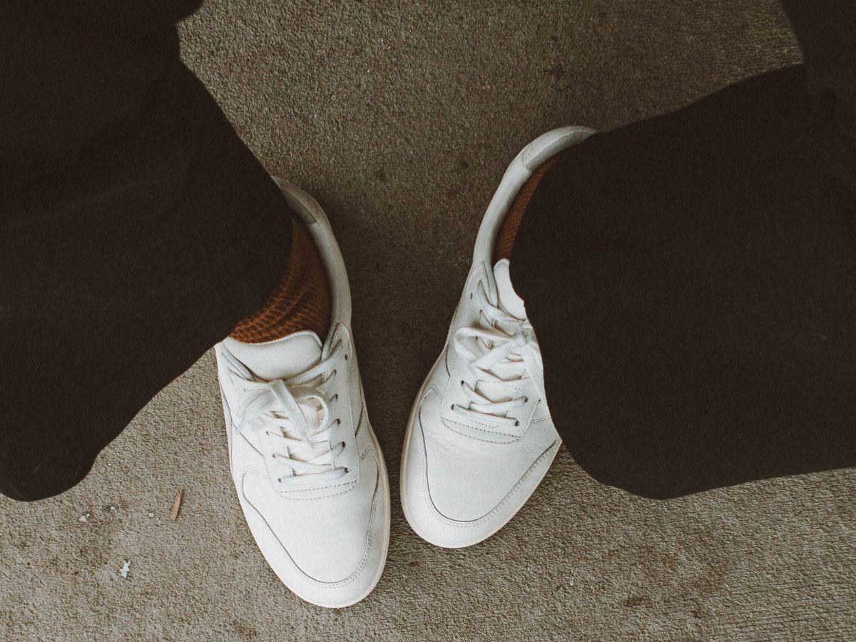 Nếu đang tìm kiếm một đôi giày minimal cao cấp, Everlane Court Sneaker là lựa chọn đáng cân nhắc