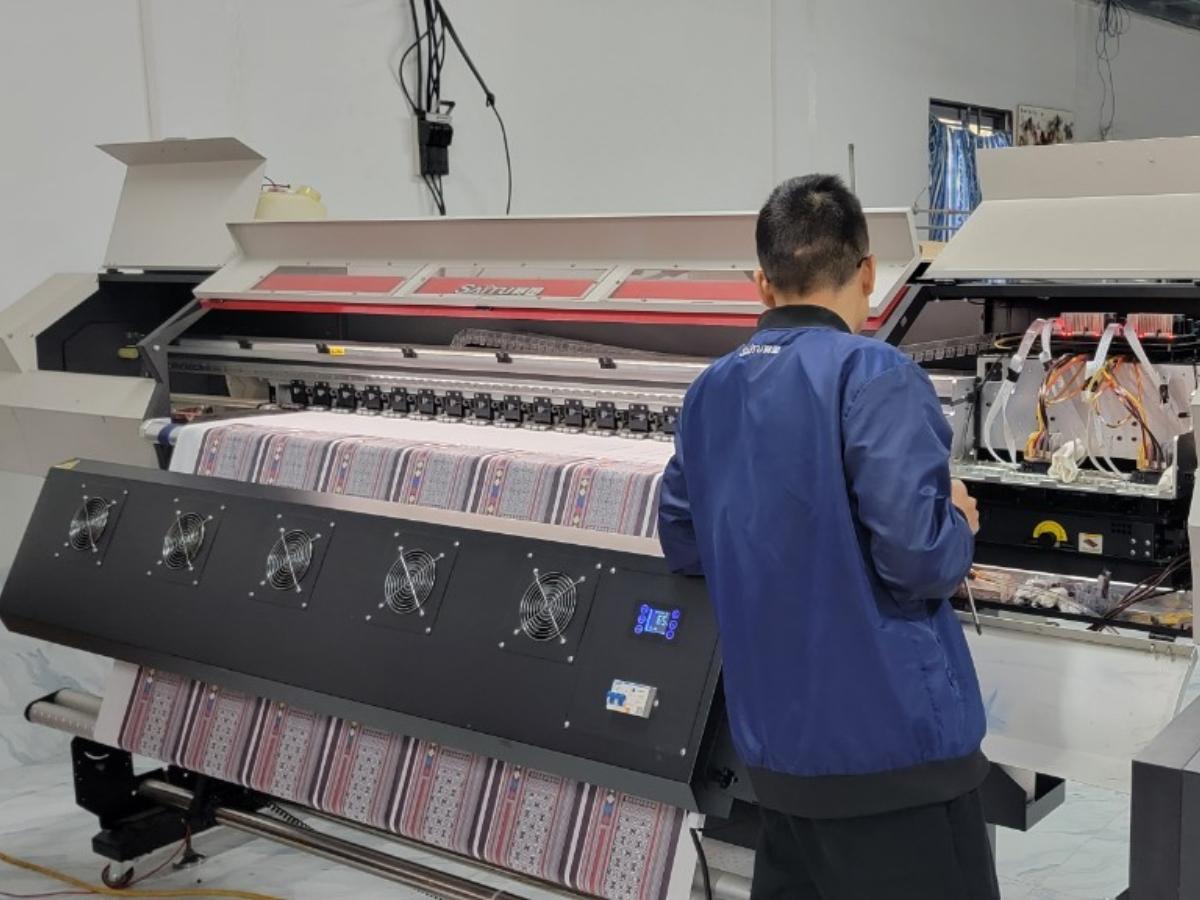 Phương pháp in chuyển nhiệt được thực hiện trên vải