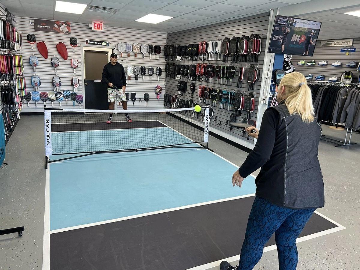 Tồn tại các phiên bản sân Pickleball nhỏ hơn kích thước tiêu chuẩn