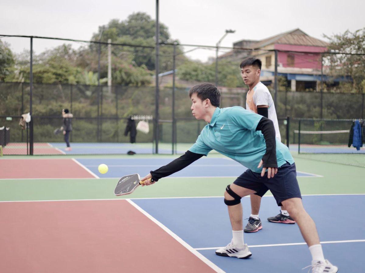 Thiếu sự kết hợp cùng với vai và hông khi thực hiện kỹ thuật đánh forehand pickleball