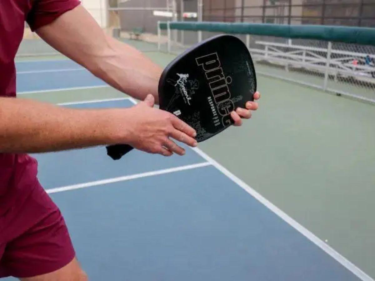 Cách cầm vợt thực hiện cú đánh forehand