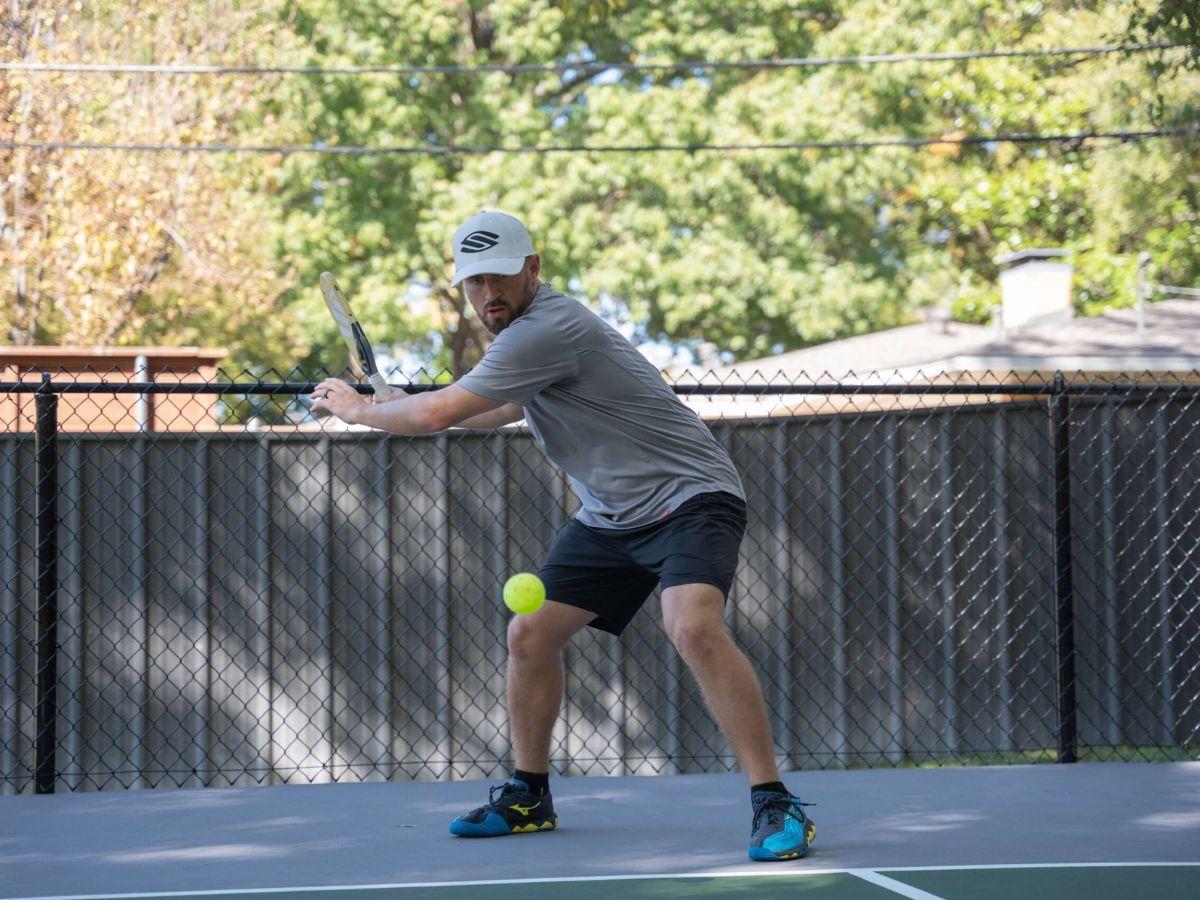 Tập luyện thường xuyên để tránh các lỗi giao bóng thường gặp