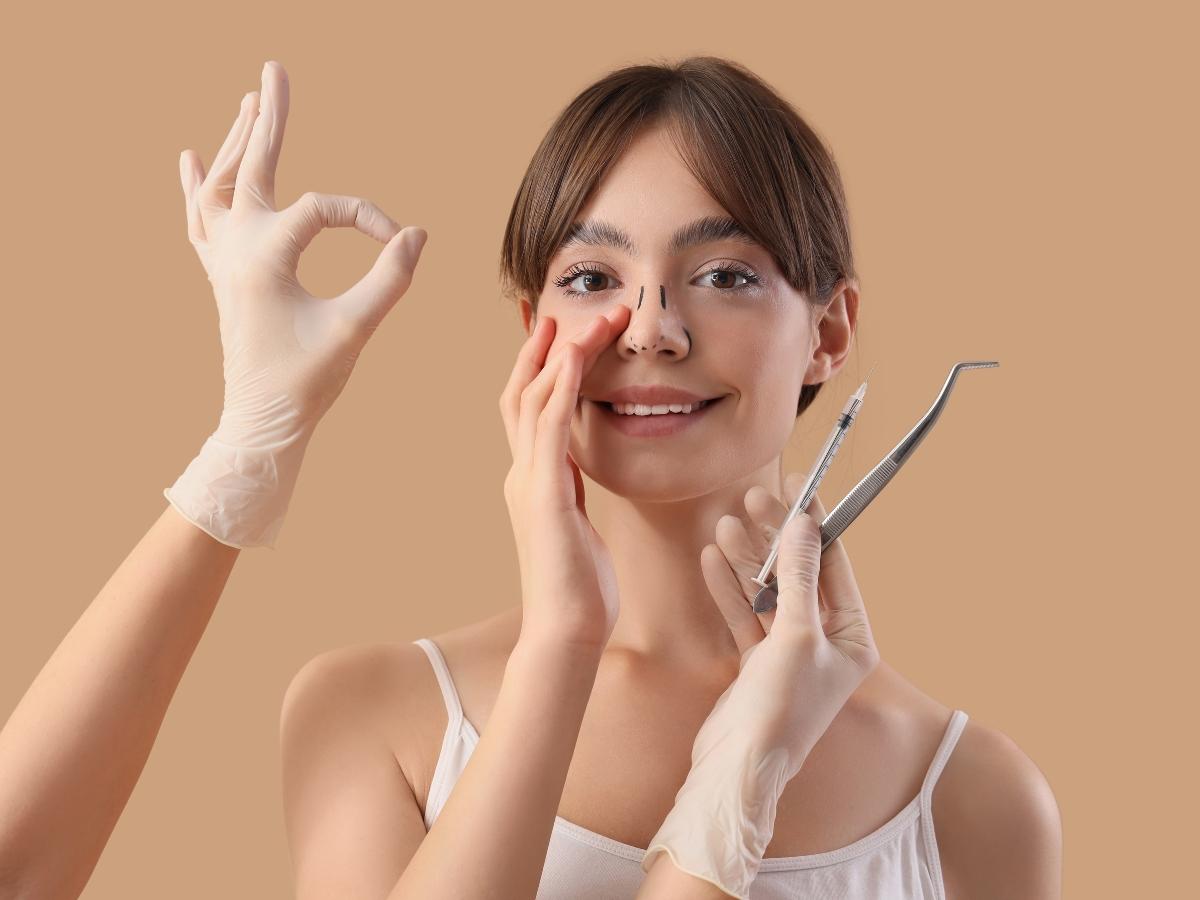 Nên đợi ít nhất sau 1 tháng khi mũi đã tương đối ổn định mới bắt đầu trang điểm