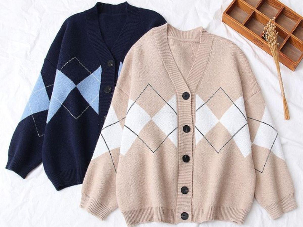 Khi mua cardigan online, đừng vội chốt đơn ngay mà hãy đọc kỹ thông tin và xem hình ảnh thật của sản phẩm