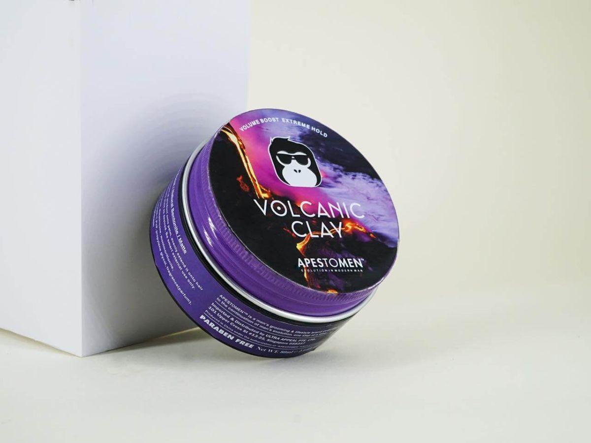 Volcanic Clay có chất sáp đặc, khô, dễ tan khi xoa và không gây rít