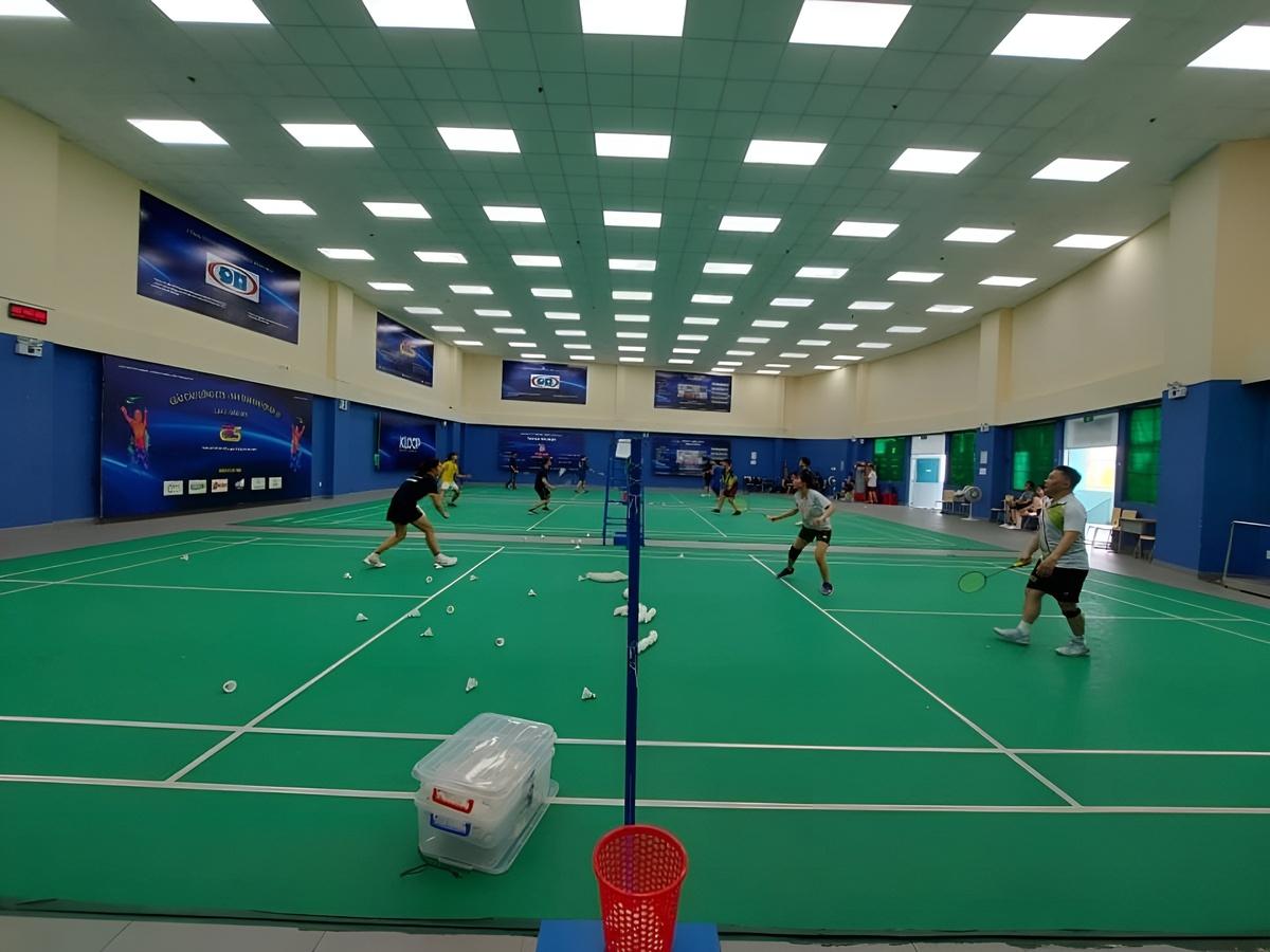 Sân Tam Đảo gây ấn tượng với thảm PVC chất lượng và khoảng cách sân hợp lý