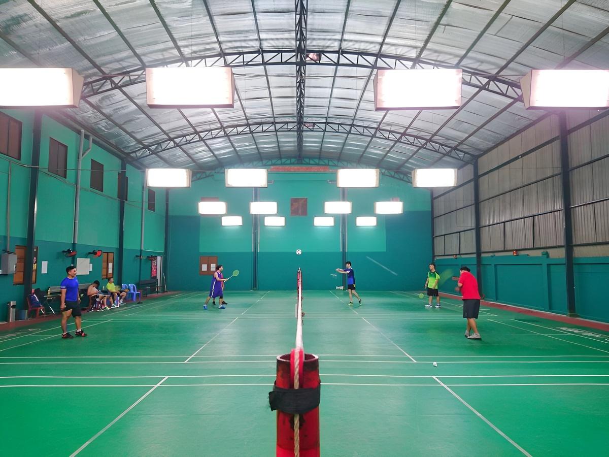 Sân mang đến không gian rộng và thoáng, phù hợp cho người chơi phong trào