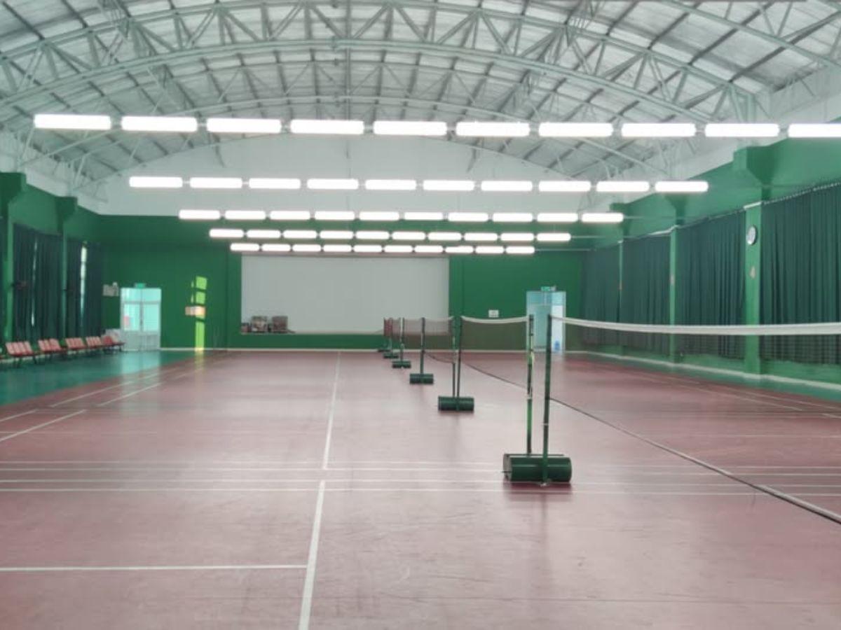 Sân cầu lông Trường THPT Tân Bình