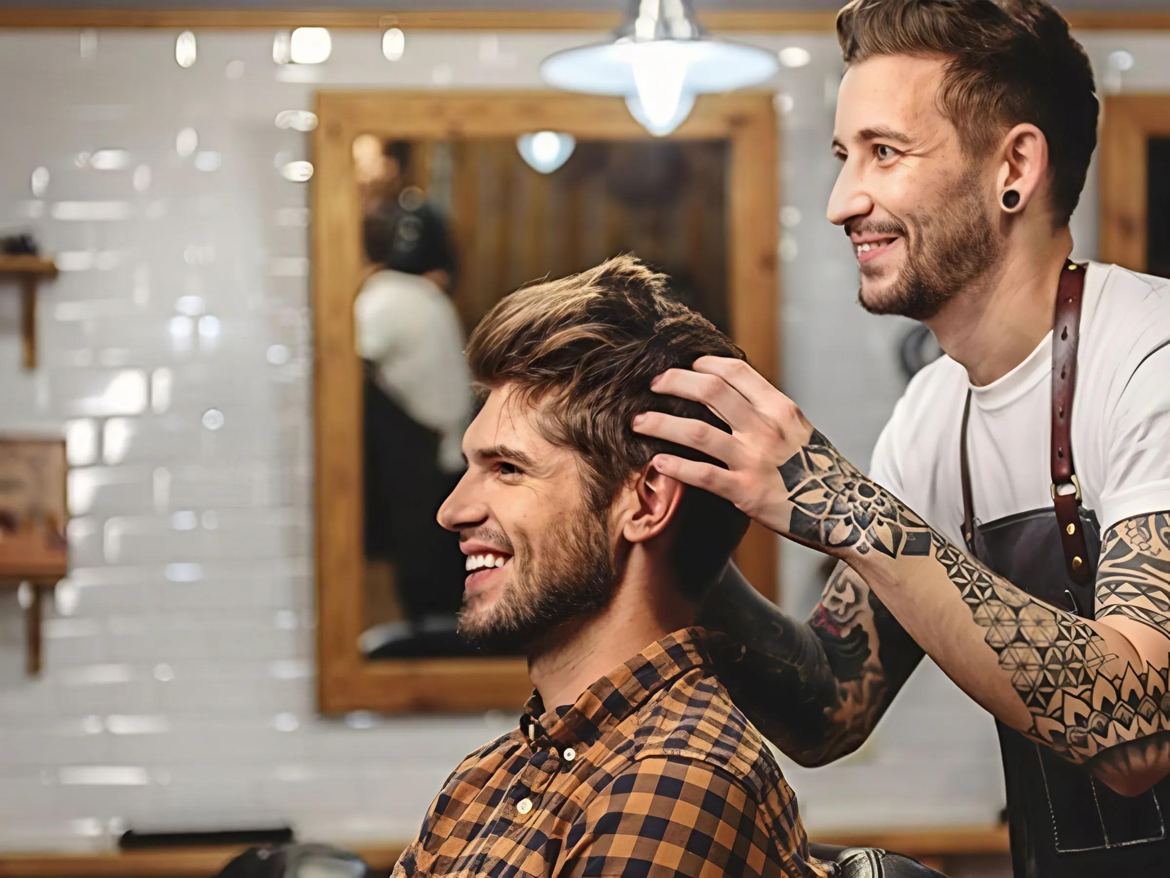 Đừng quên trao đổi thân thiện với barber nhé!