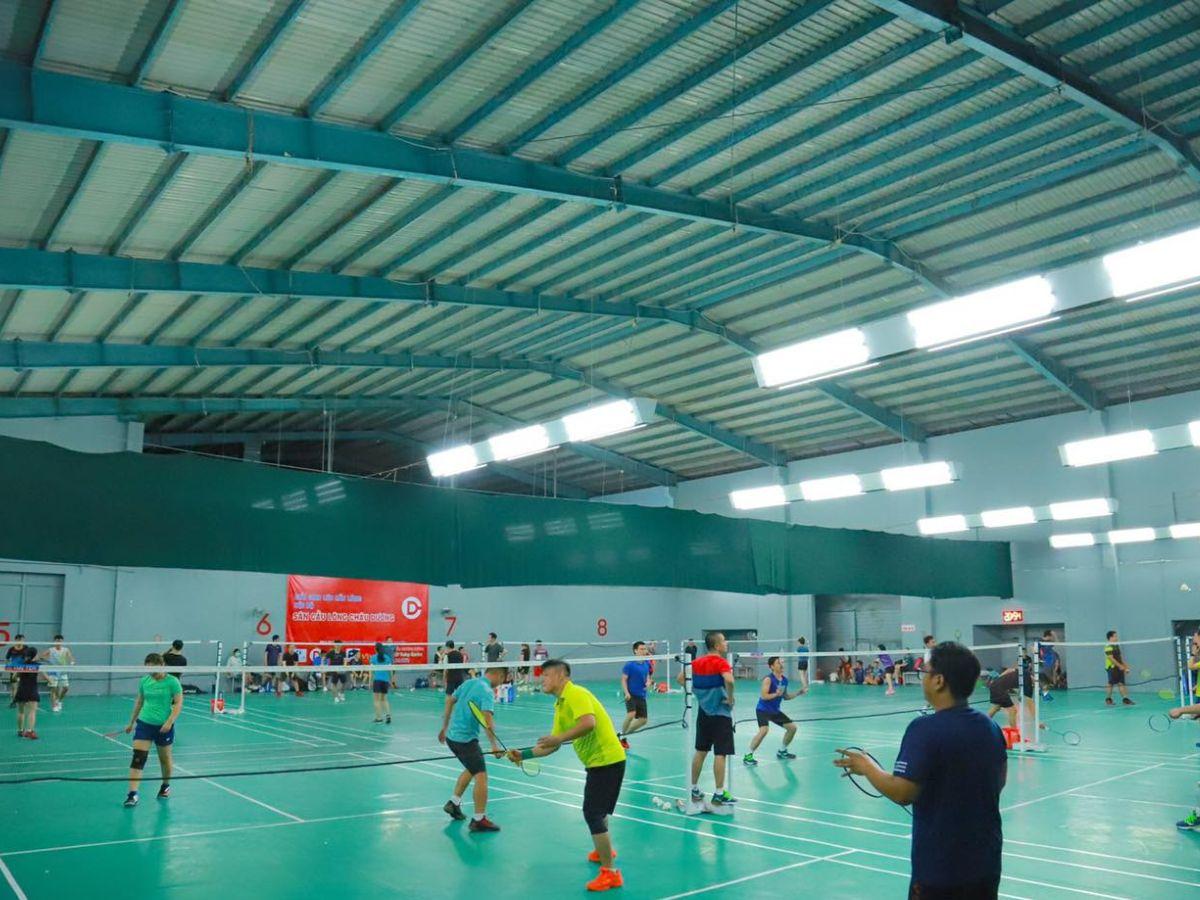 Sân cầu lông Tân Cảng với không gian thi đấu gần gũi