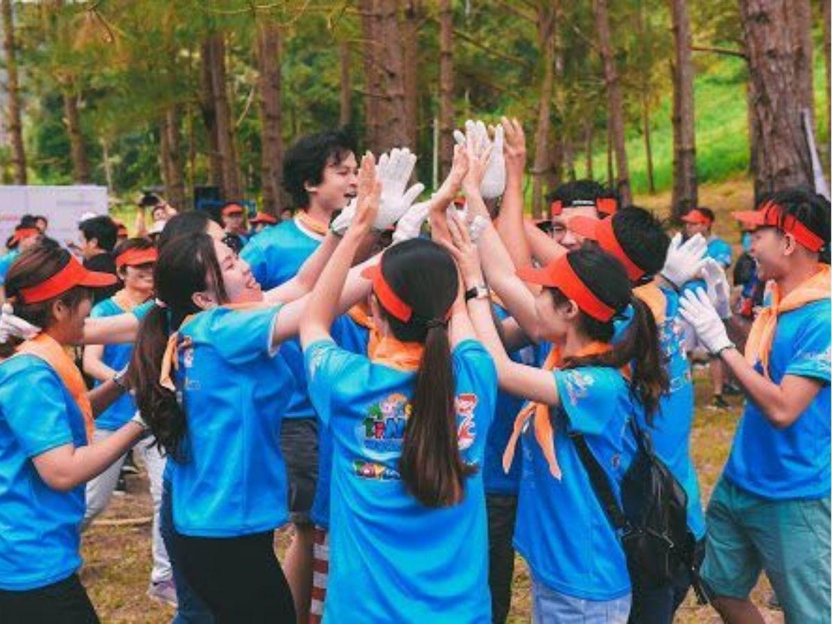Chọn màu tươi sáng cho đồng phục team building