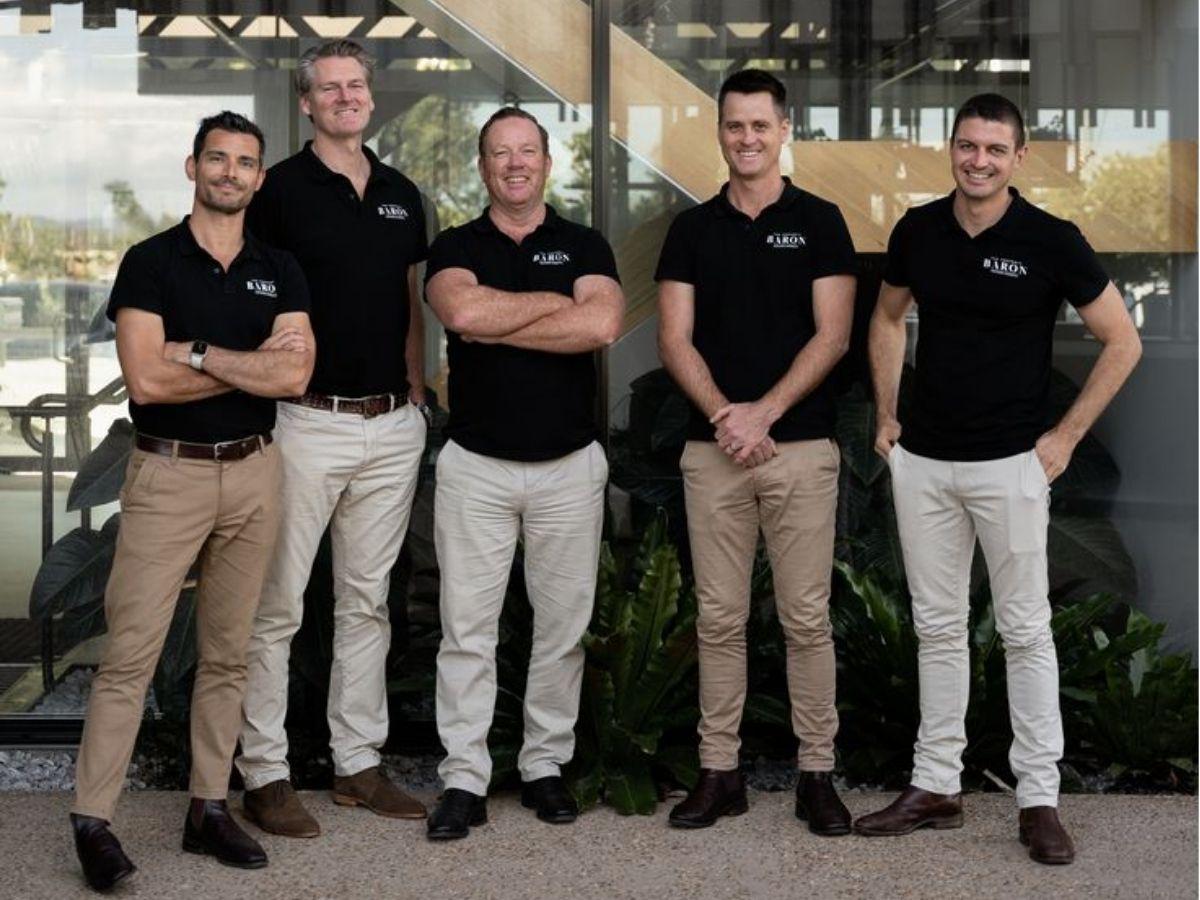 Màu sắc áo polo thường được chọn theo màu nhận diện thương hiệu của doanh nghiệp