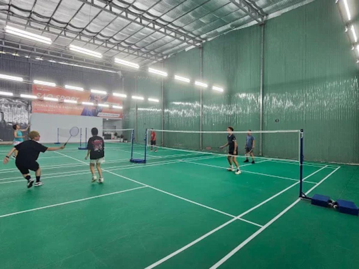Sân cầu lông trường THPT Phú Nhuận