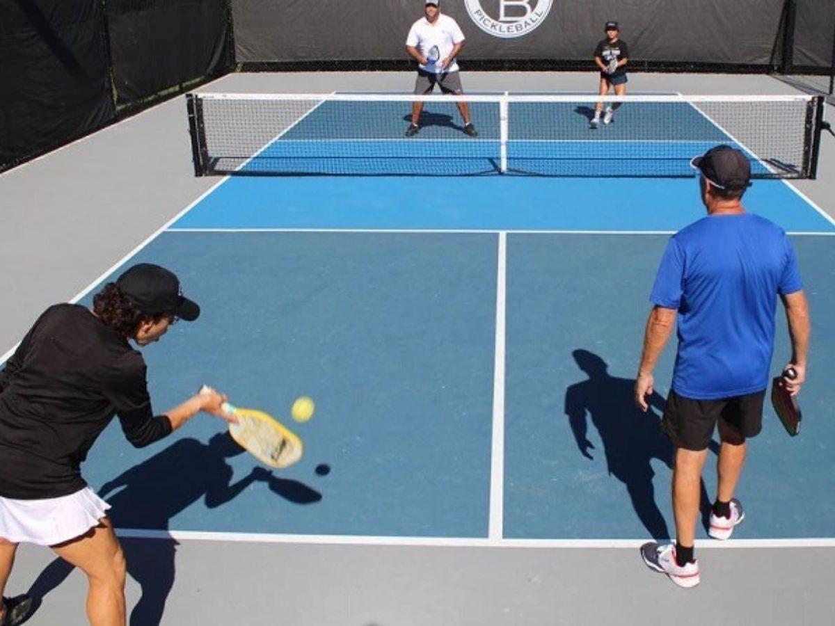 Điều cần thiết là tích cực luyện tập khả năng phán đoán điểm nảy của bóng