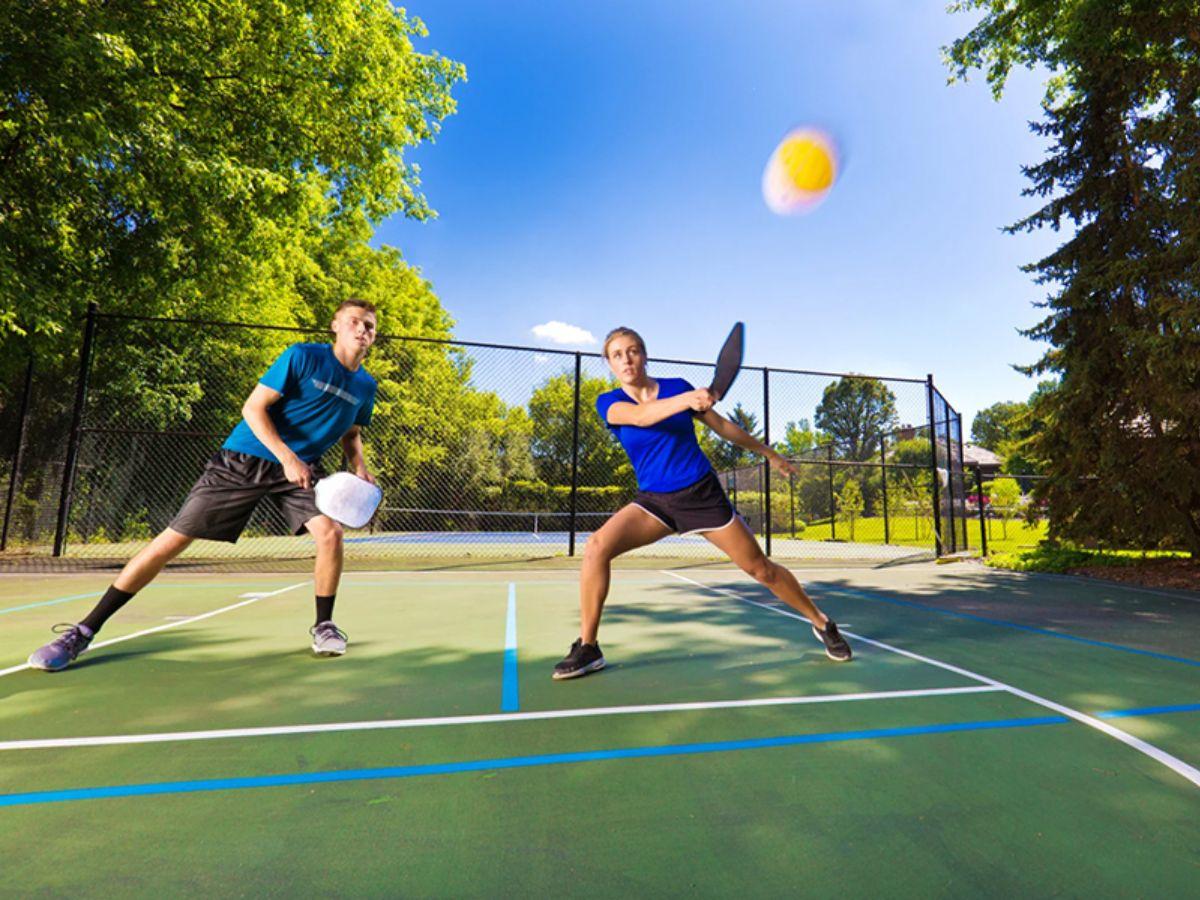 Bạn cần vung vợt đủ lực và luôn có follow-through