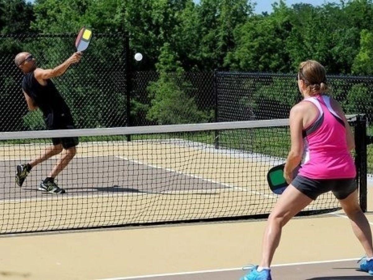 Không được volley đối với cú giao bóng của đối thủ