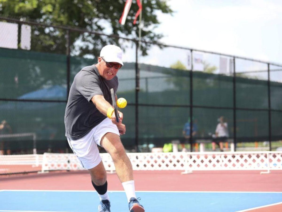 Hãy chủ động di chuyển để đưa cơ thể vào vị trí tối ưu trước khi bóng nảy lần thứ hai