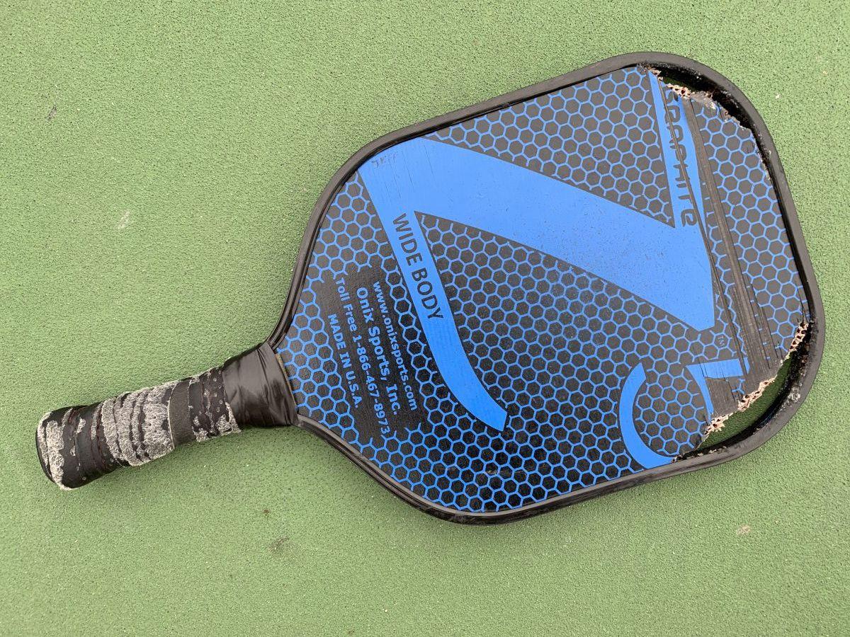 Vợt pickleball bị nứt, gãy