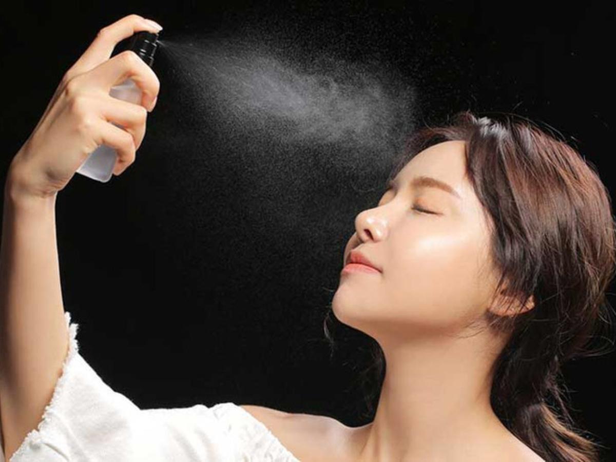 Xịt khoáng trước khi trang điểm mang đến nhiều lợi ích bất ngờ cho da