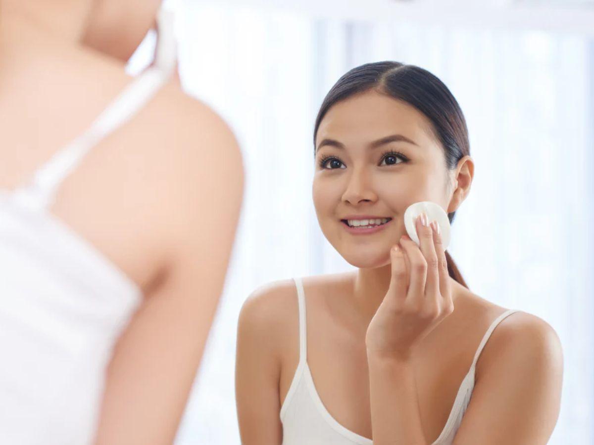 Bông giúp trải đều toner và thực hiện thao tác lau hiệu quả hơn