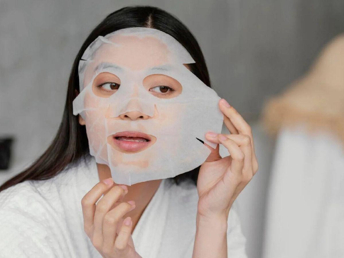 Bạn có thể tận dụng xịt khoáng và toner để tạo ra một loại mặt nạ cấp ẩm hiệu quả