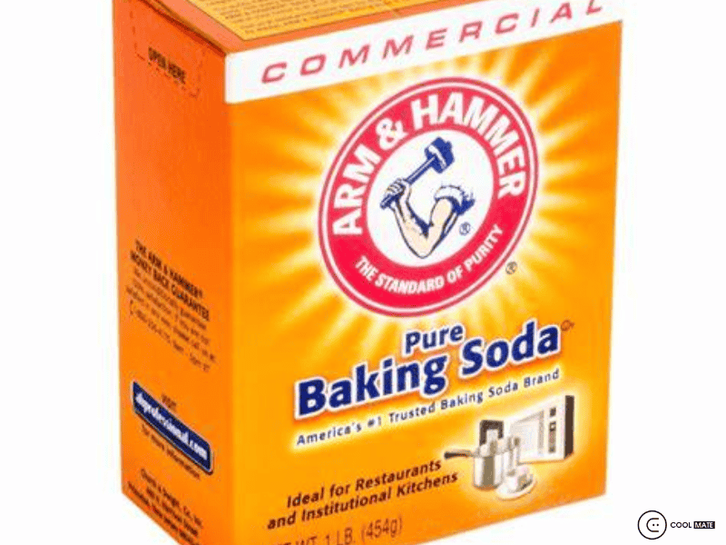 Baking soda tẩy thâm kim trên áo trắng