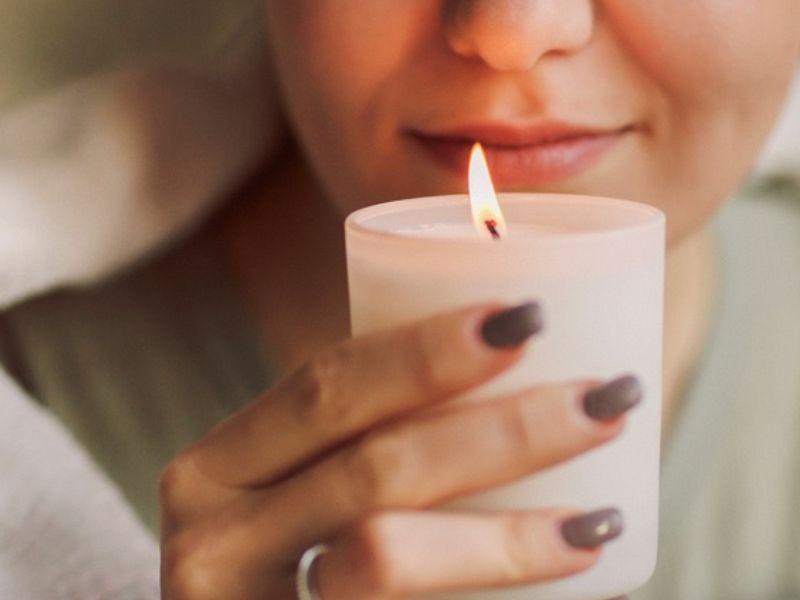Nến thơm giúp giảm căng thẳng và tạo cảm giác thư thái
