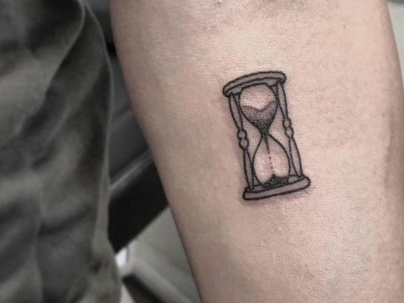 Hình xăm đồng hồ đơn giản