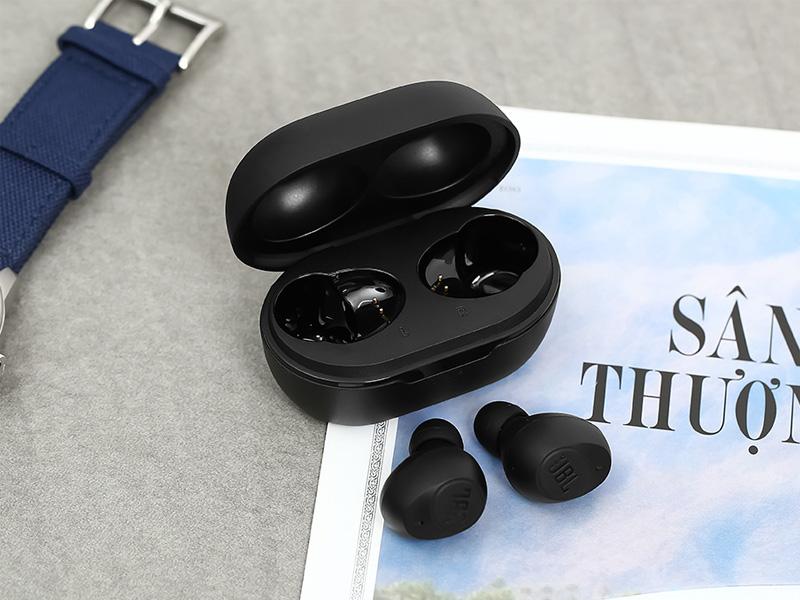 Tai nghe Bluetooth JBL T115TWS với nút tai nghe silicone mềm mại