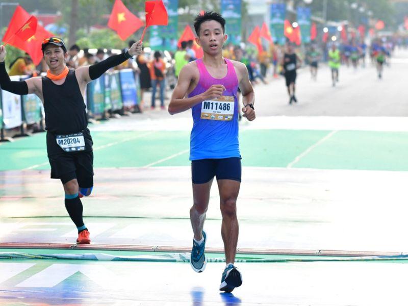 Singlet được sản xuất từ các loại sợi mỏng nhẹ, ít nhăn và thoáng khí