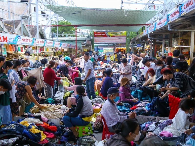 Đừng đi chợ đồ si vào buổi chiều tối