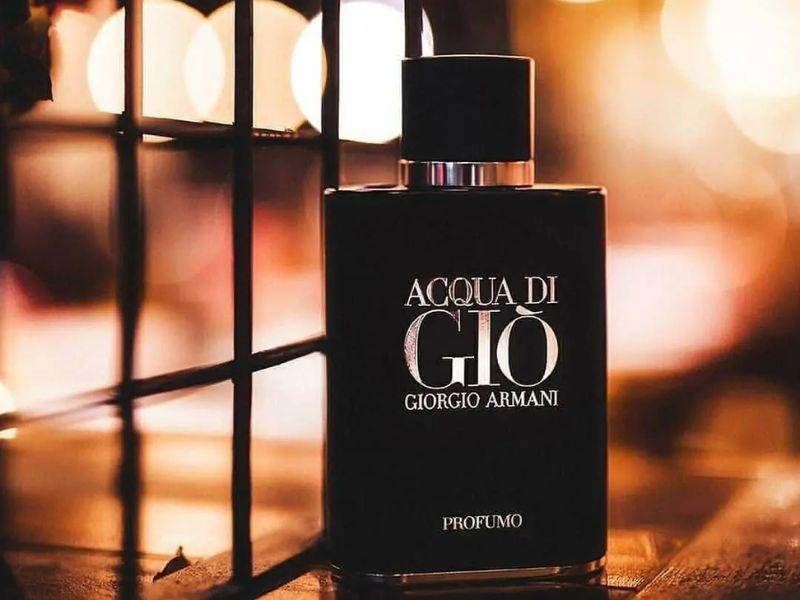 Giorgio Armani Acqua Di Gio Profumo - Những chai nước hoa màu đen sang trọng