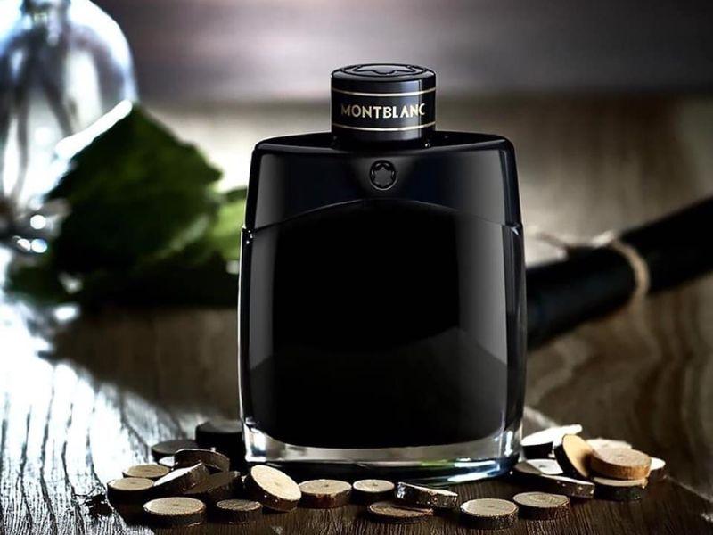 Đơn giản và tinh tế gói gọn trong chai  nước hoa màu đen Montblanc Legend