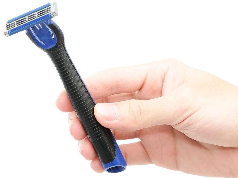 Dao cạo râu 3 lưỡi giúp làm sạch râu, lông hiệu quả