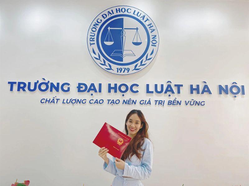 Logo trường Đại học Luật Hà Nội