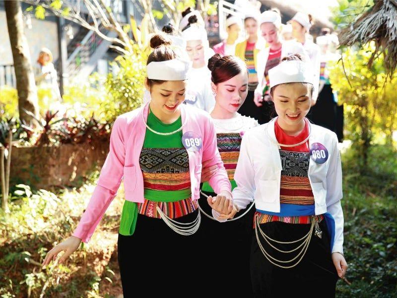 Phụ kiện trang sức của người Mường